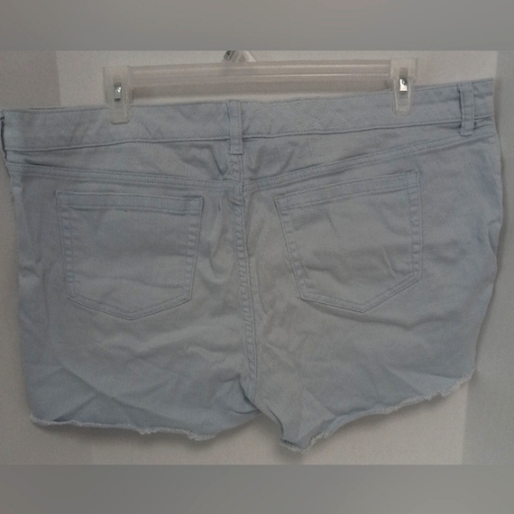 Torrid Light Wash Denim Shorts (22) - Picture 3 of 3